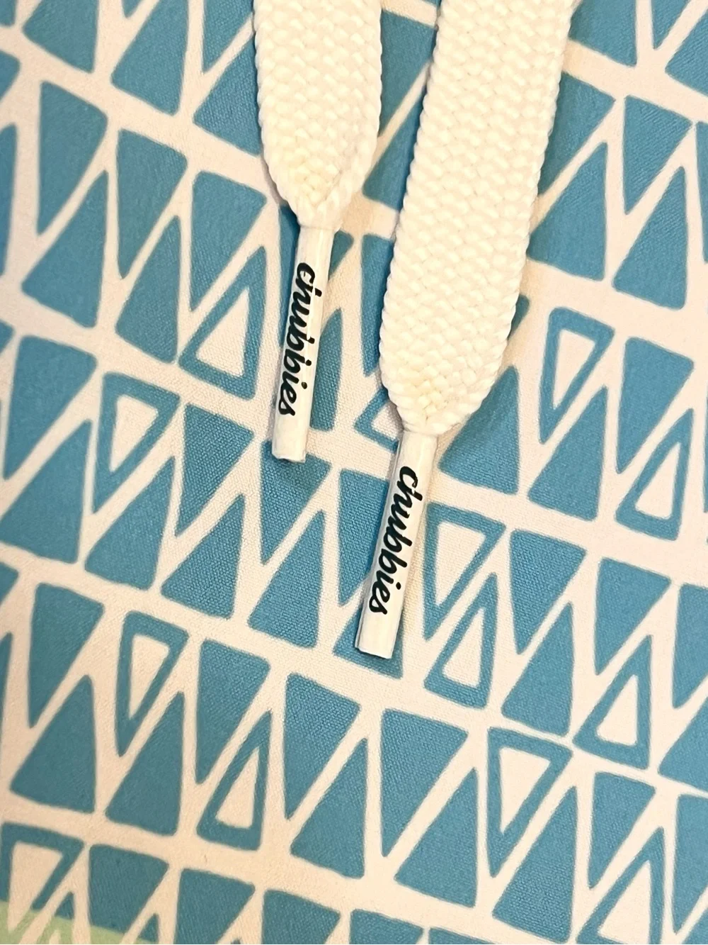 CHUBBIES ‘The Ocean Trifectas’ 5.5” Geometric Pattern Swim Trunks Mens S Blue